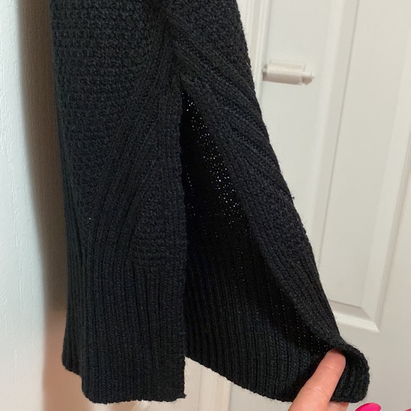 Long black, sleeveless turtleneck - Picture 3 of 4